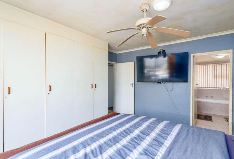 5 Bedroom Property for Sale in Table View Western Cape